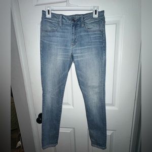 American Eagle light wash skinny jegging